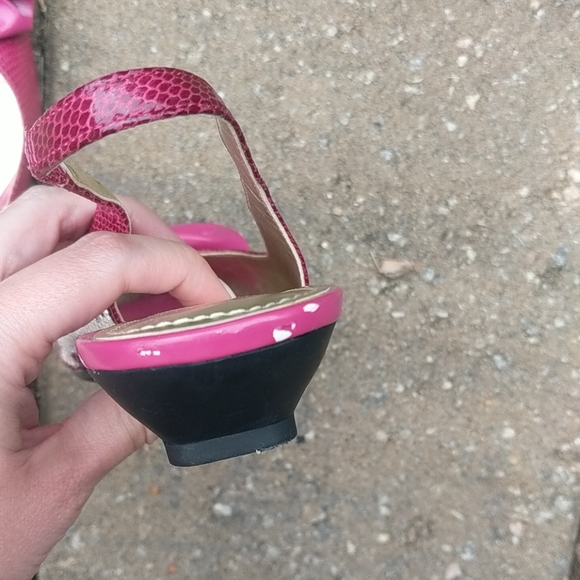 Anne Klein pink sandals with bow - Picture 3 of 4